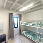 לינה וארוחת בוקר House *