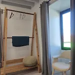 House לינה וארוחת בוקר
