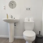 House לינה וארוחת בוקר