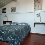 House לינה וארוחת בוקר *