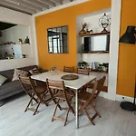 לינה וארוחת בוקר House Fenais da Luz