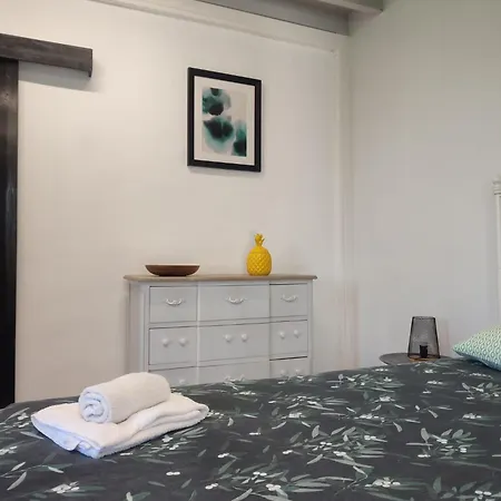 Bed & Breakfast House *