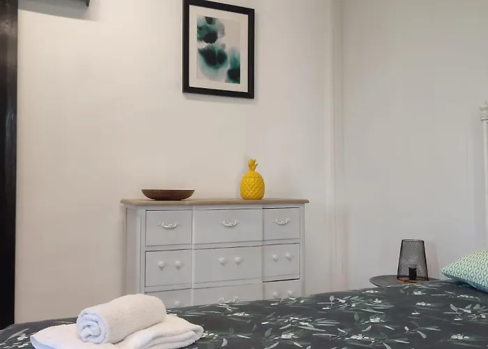 לינה וארוחת בוקר House *