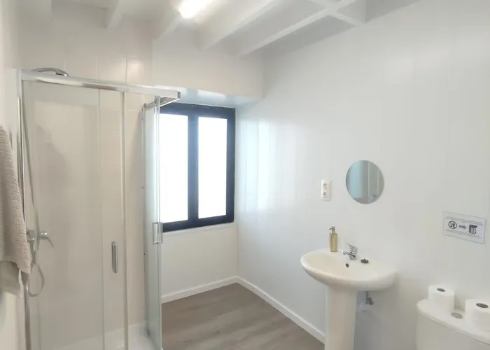 House לינה וארוחת בוקר *